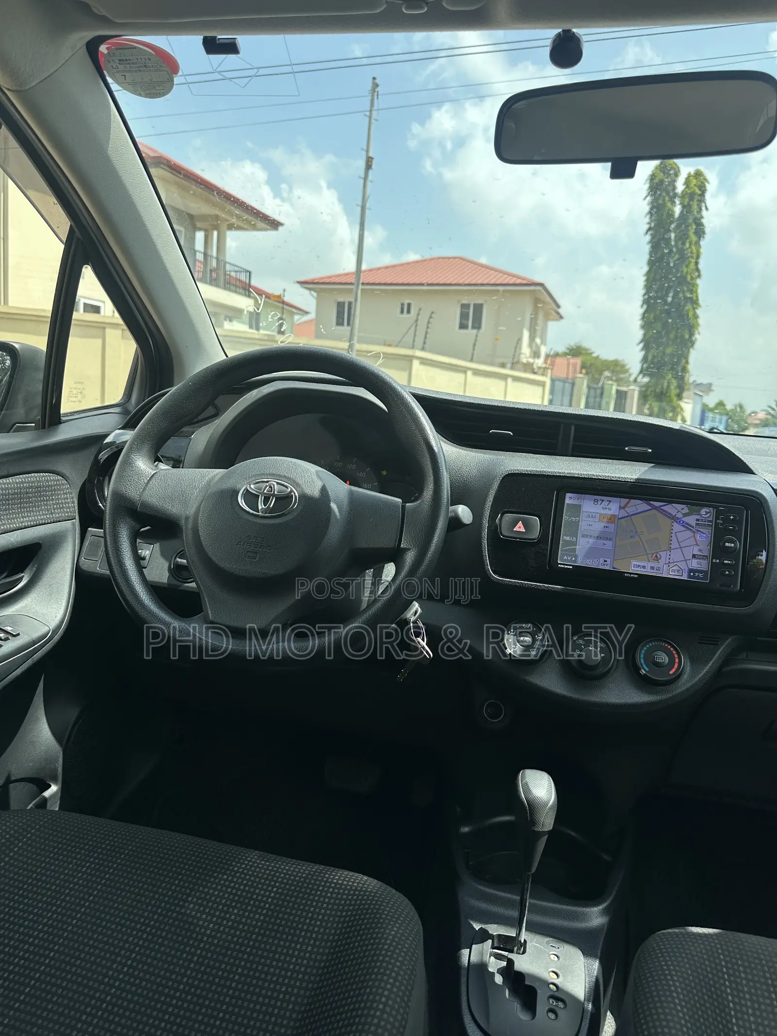 Toyota Vitz 1.3 FWD 3dr 2015 Silver