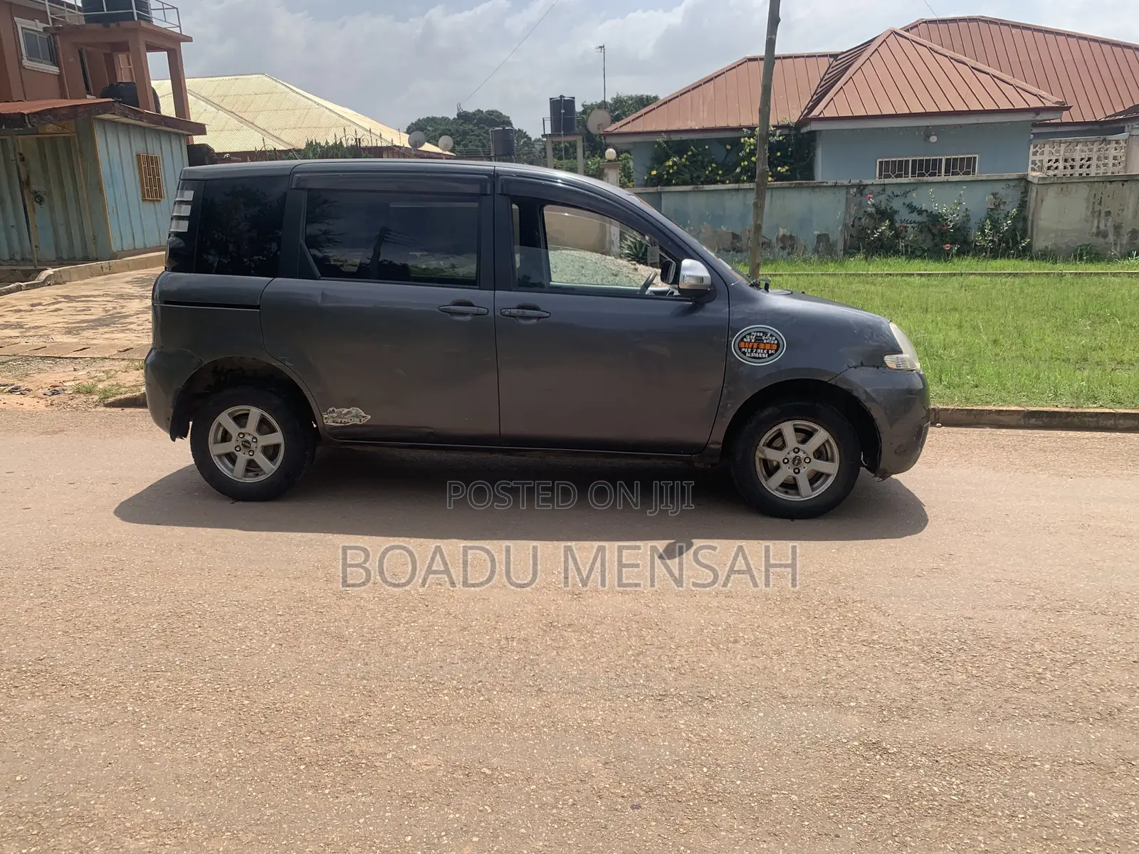 Toyota Sienta 2012 Gray