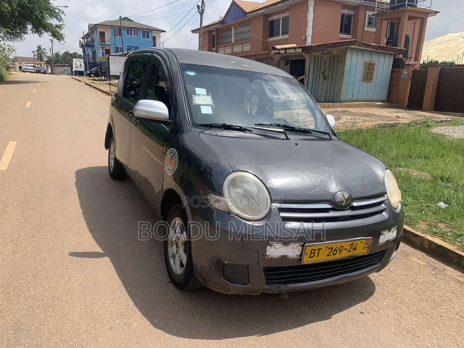 Toyota Sienta 2012 Gray