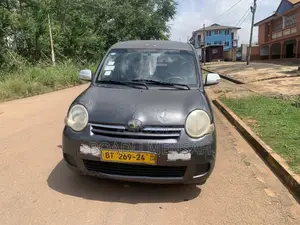 Toyota Sienta 2012 Gray