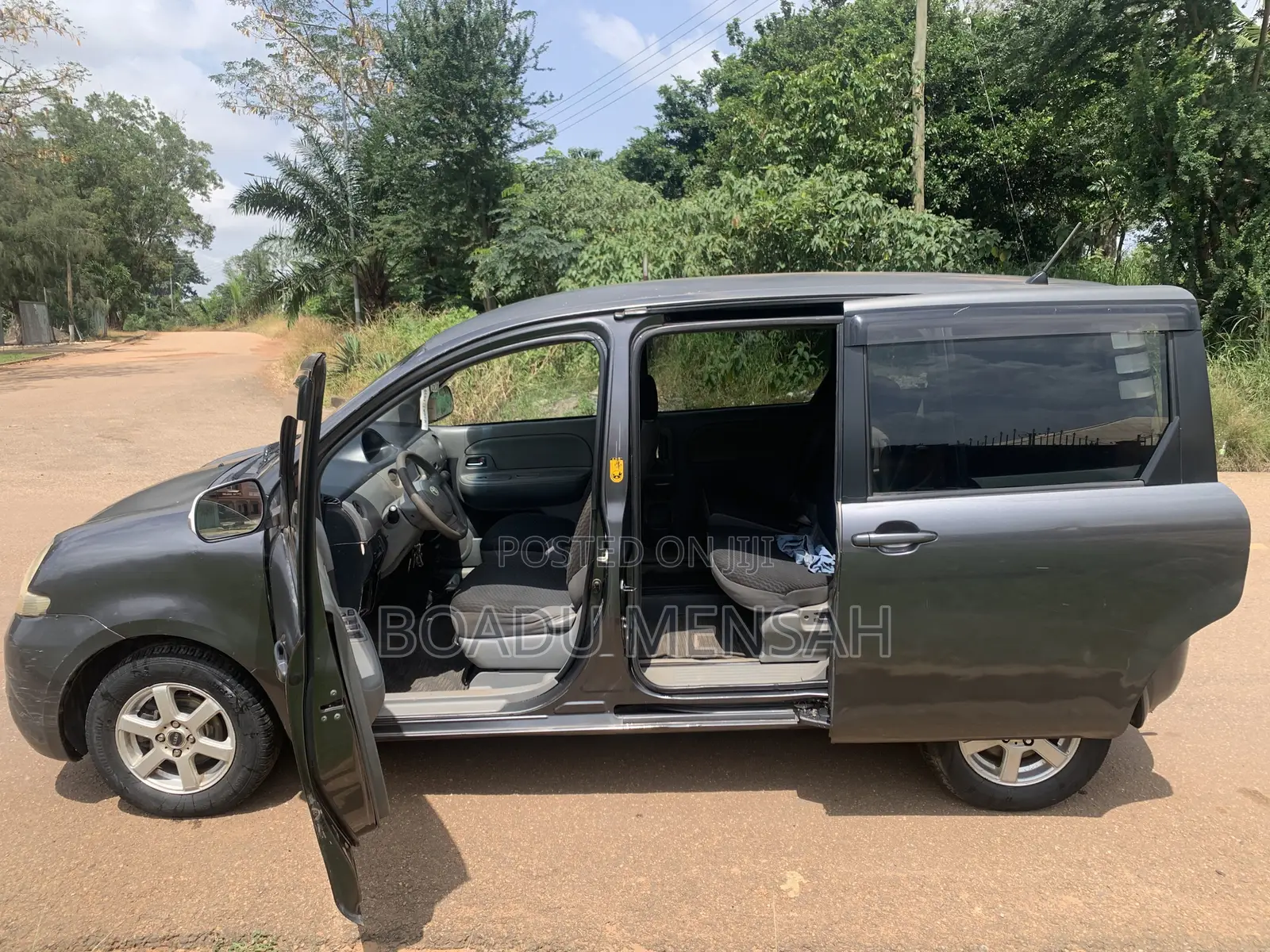 Toyota Sienta 2012 Gray