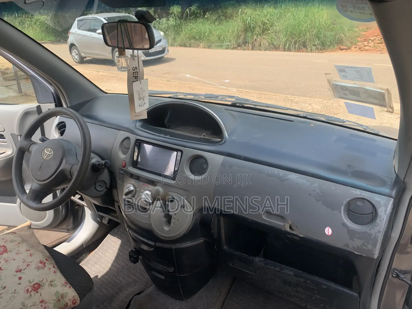Toyota Sienta 2012 Gray