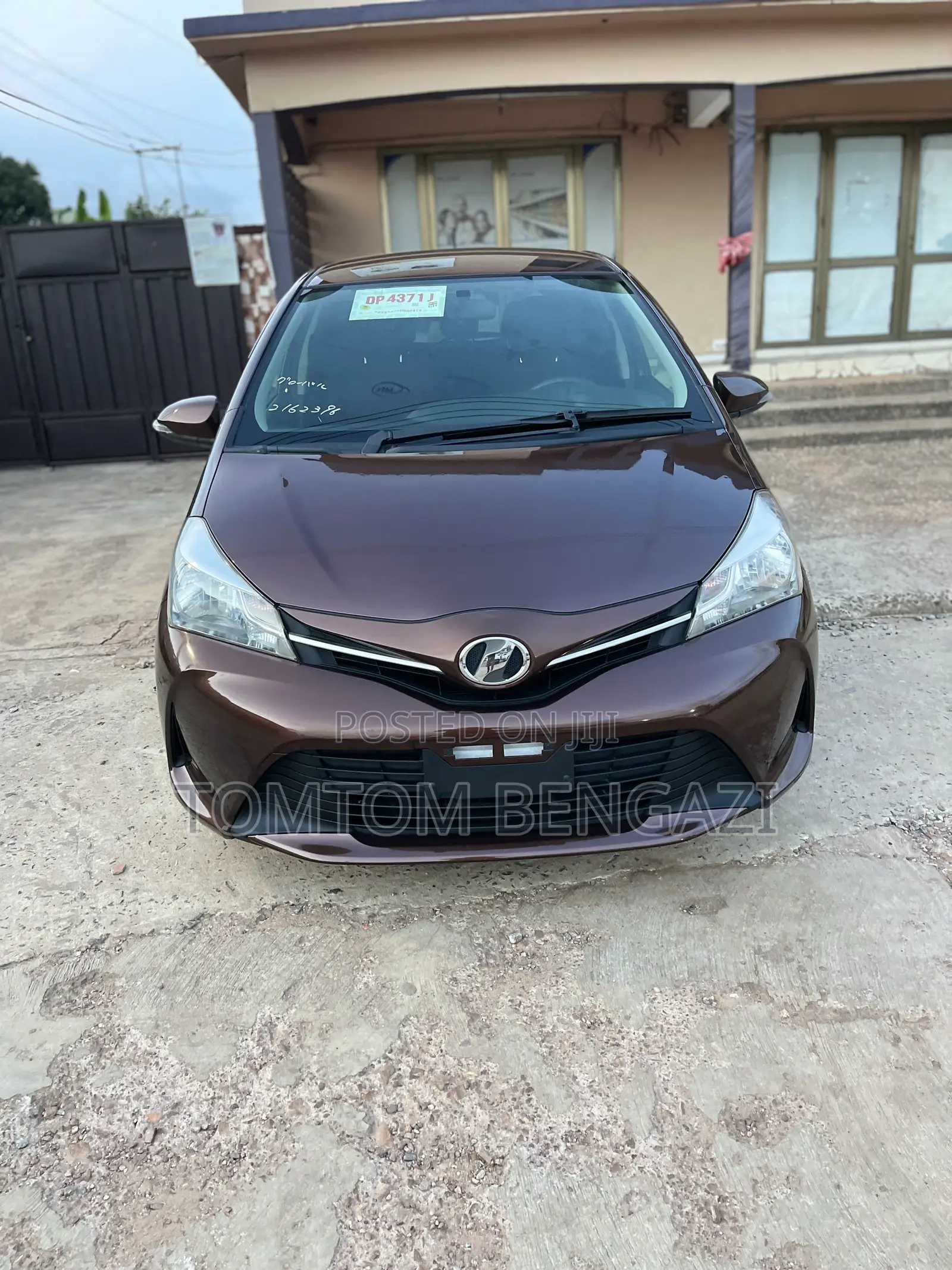 Toyota Vitz 1.3 FWD 5dr 2015 Brown