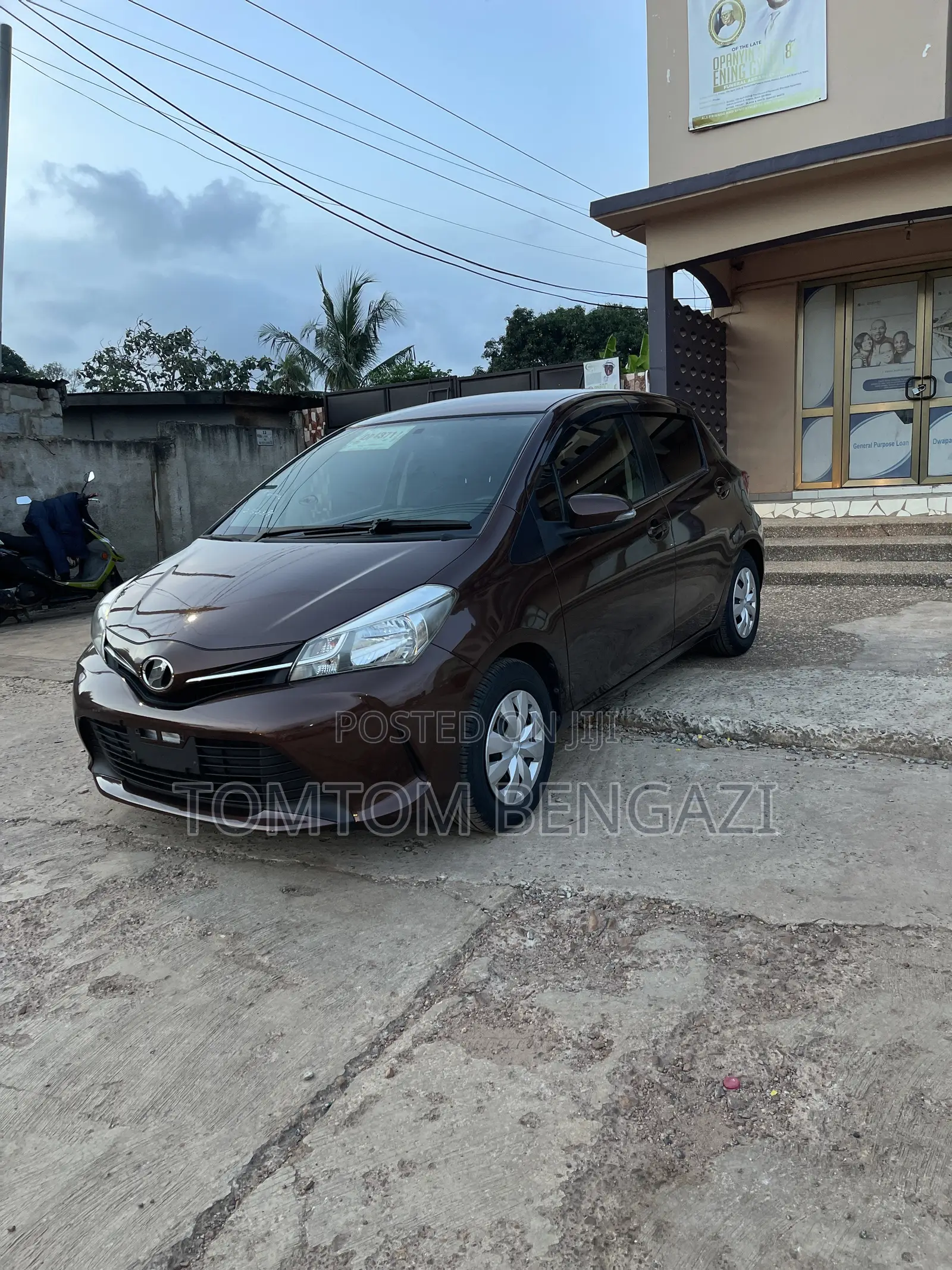 Toyota Vitz 1.3 FWD 5dr 2015 Brown