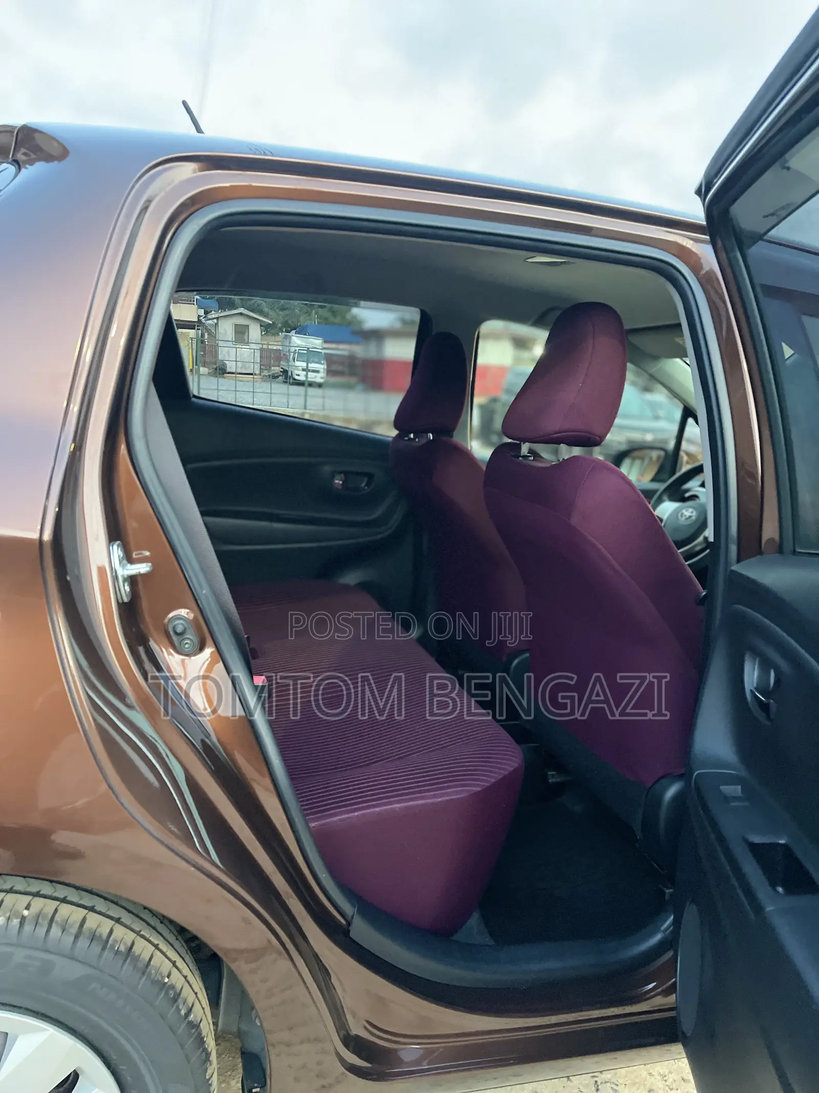 Toyota Vitz 1.3 FWD 5dr 2015 Brown