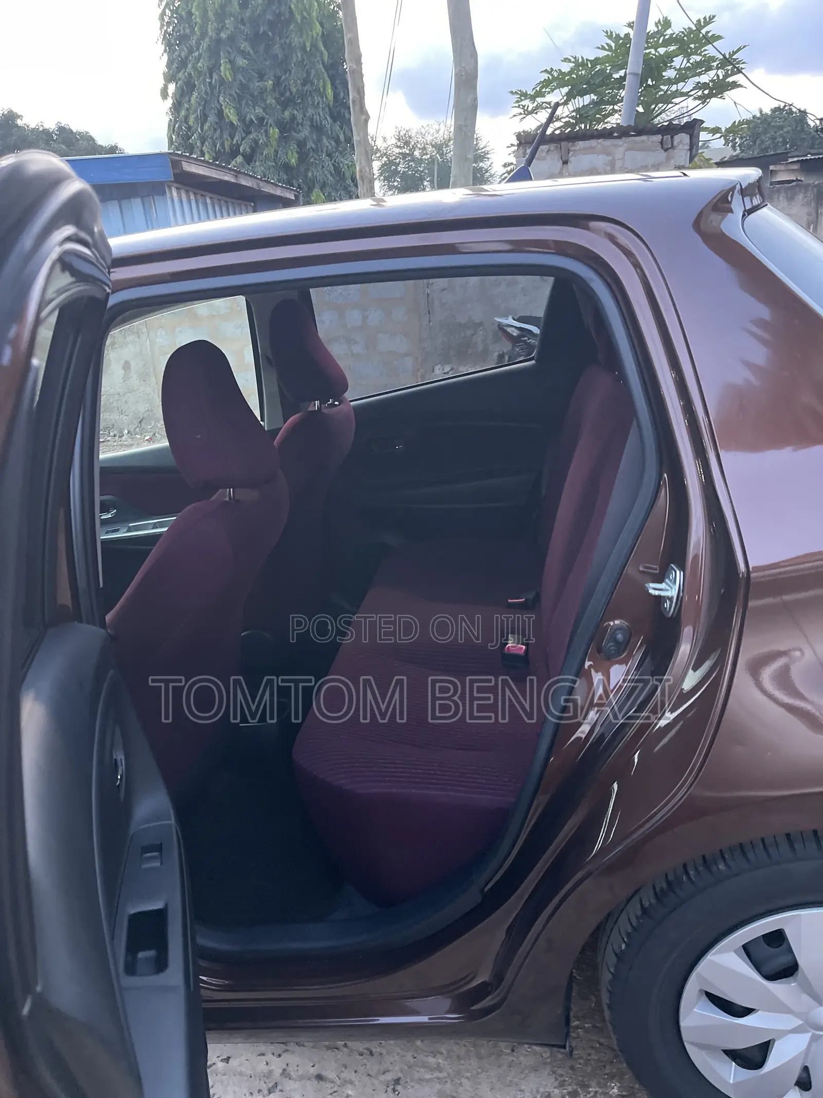 Toyota Vitz 1.3 FWD 5dr 2015 Brown