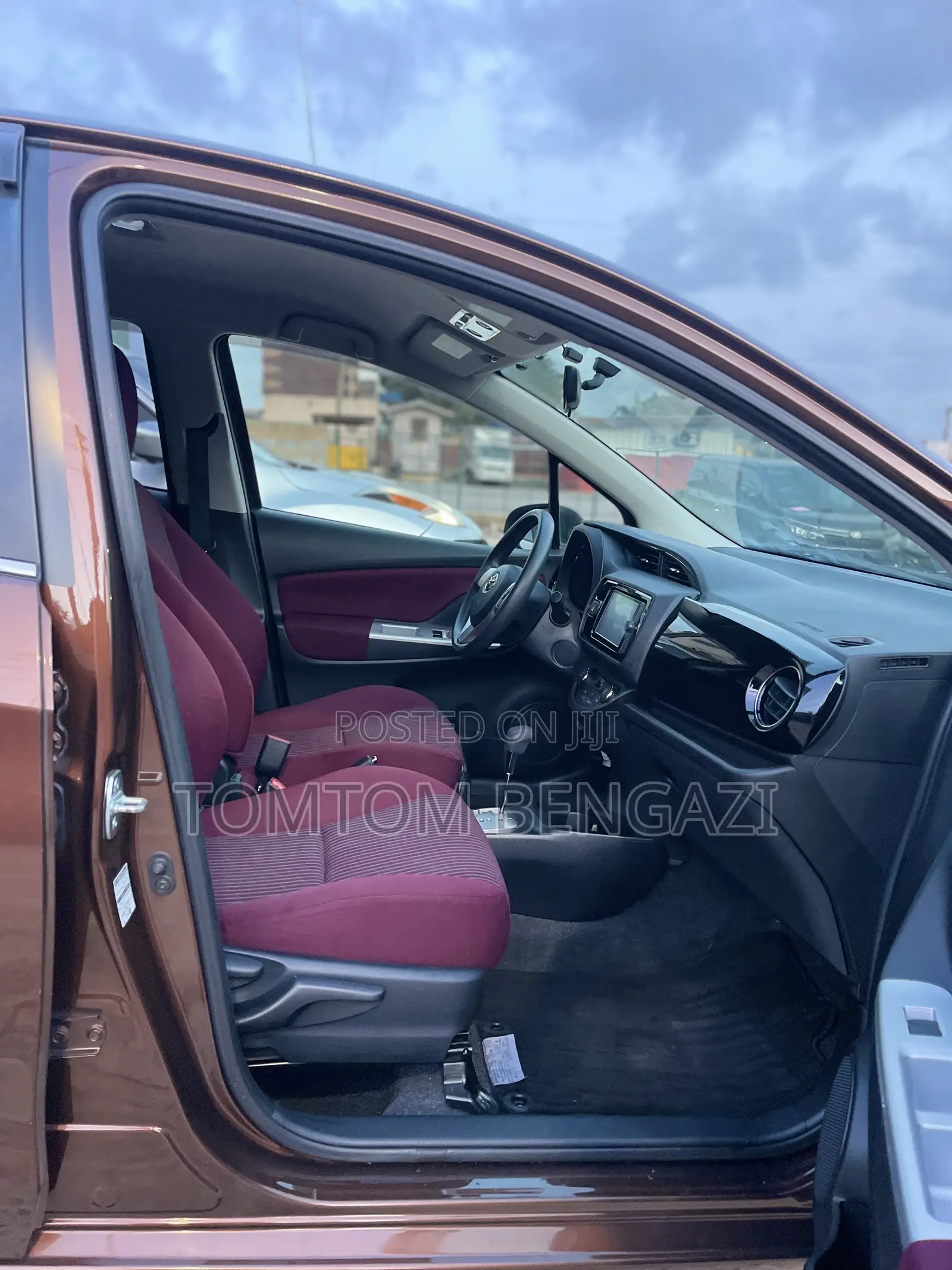 Toyota Vitz 1.3 FWD 5dr 2015 Brown