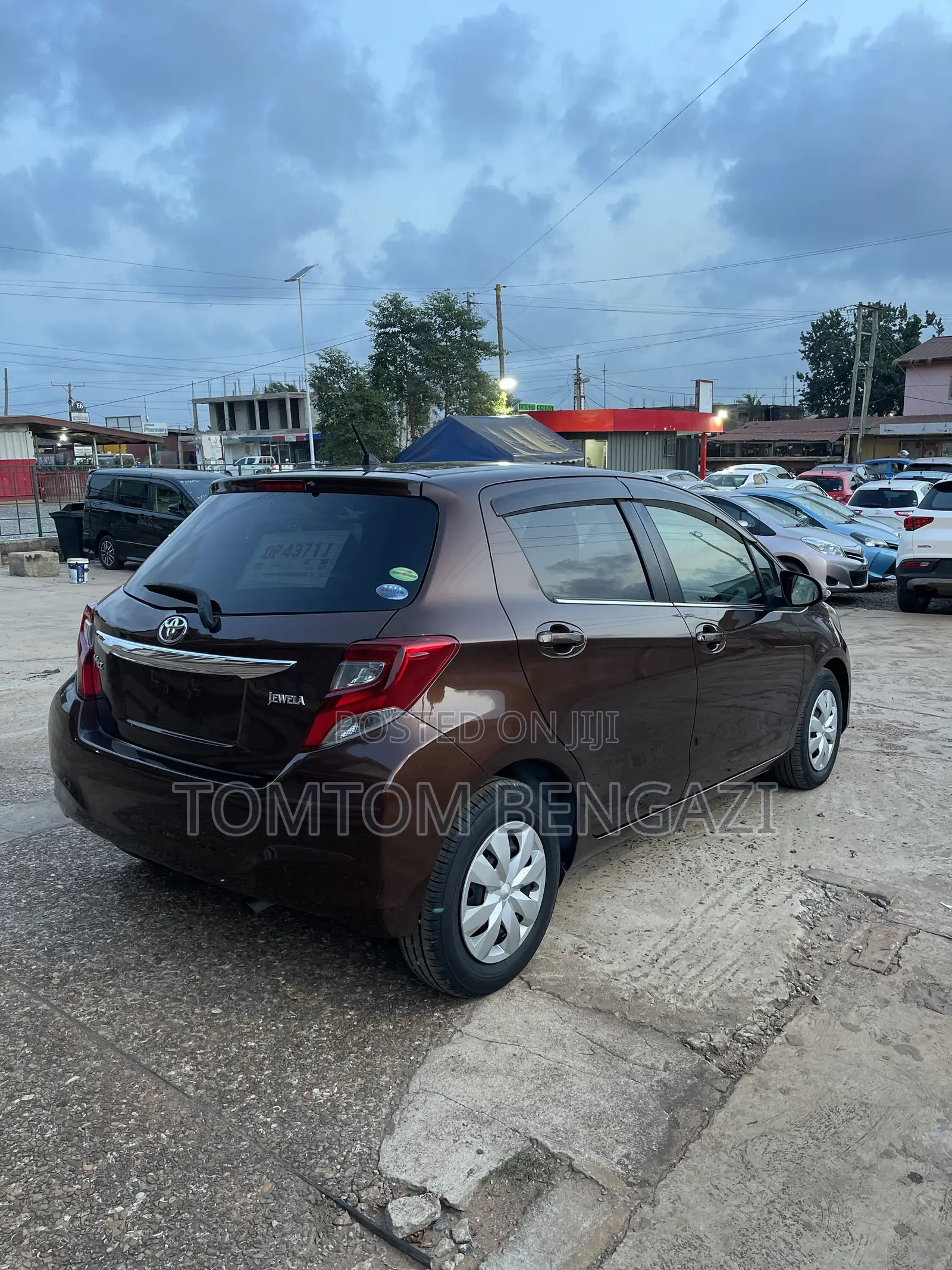 Toyota Vitz 1.3 FWD 5dr 2015 Brown