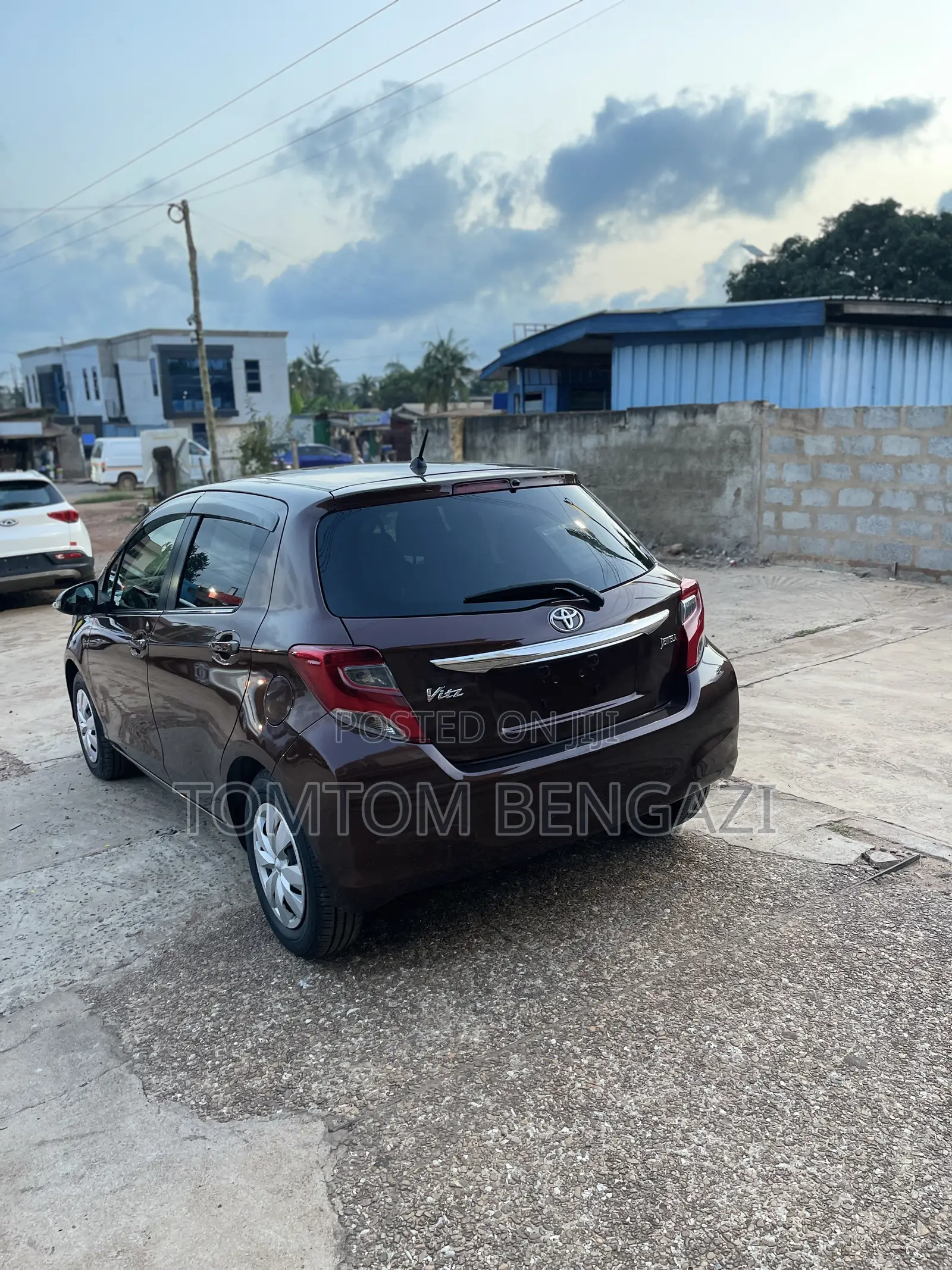 Toyota Vitz 1.3 FWD 5dr 2015 Brown