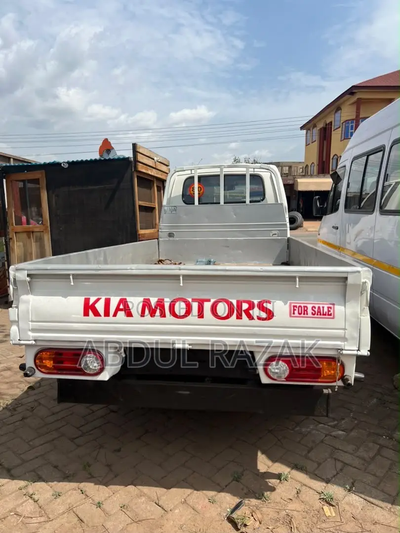 Kia Bongo 2010 White