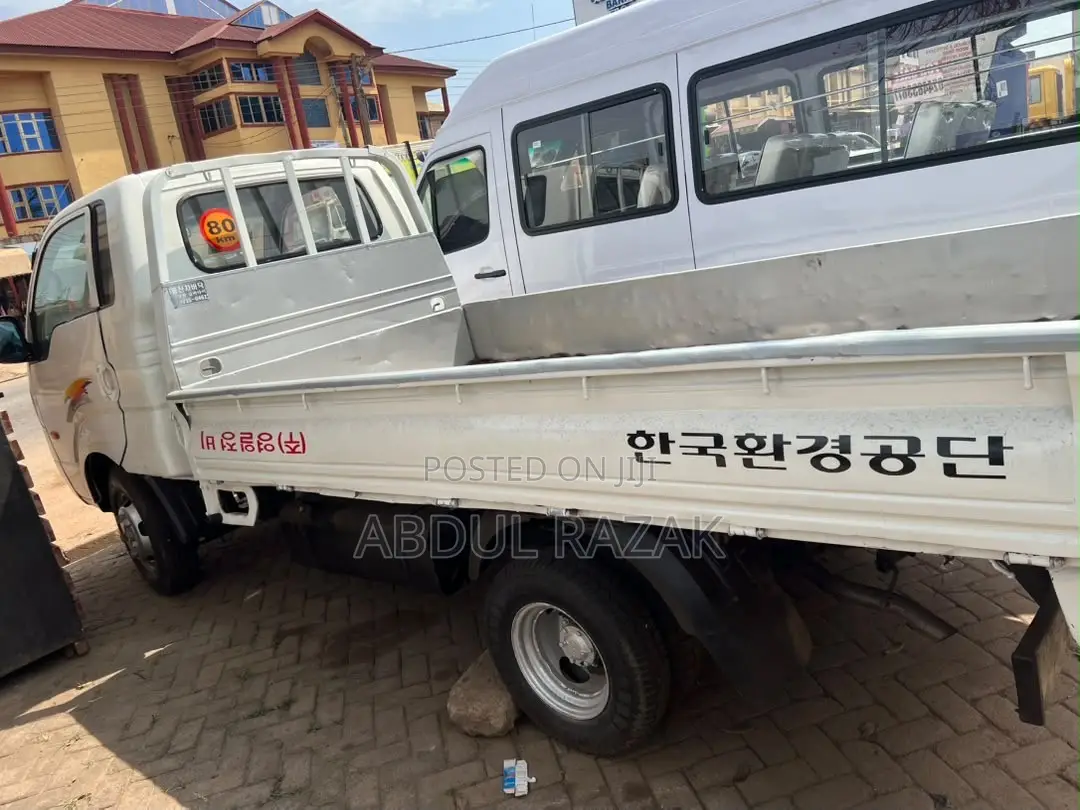 Kia Bongo 2010 White
