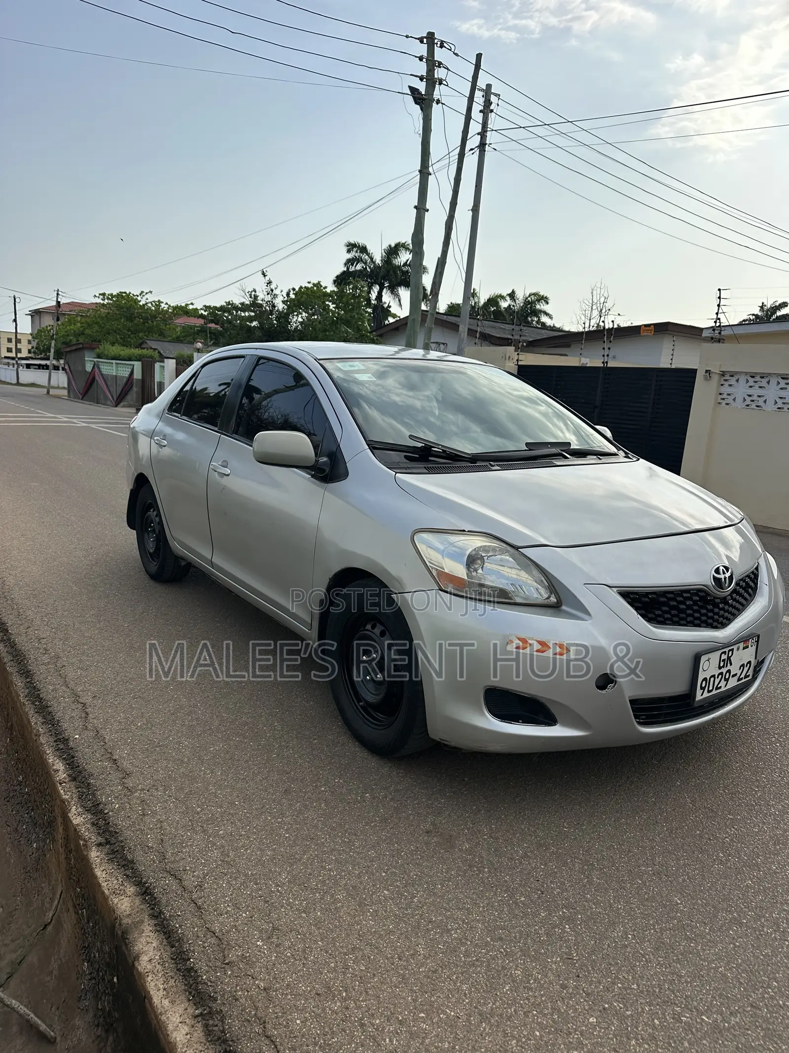 Toyota Yaris Base Sedan 4dr 2011 Gray