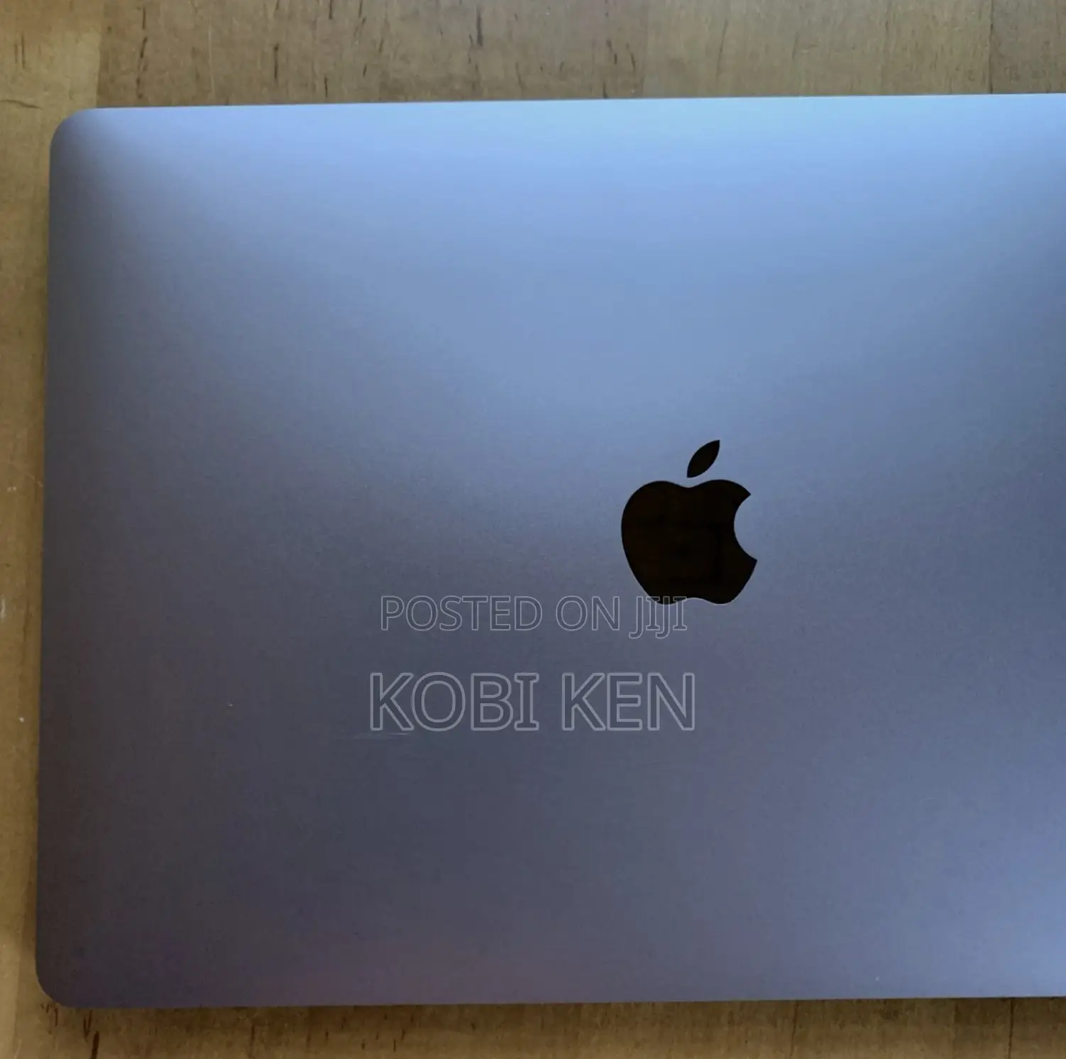 Laptop Apple MacBook Pro 2022 M2 8GB Apple M2 SSD 256GB