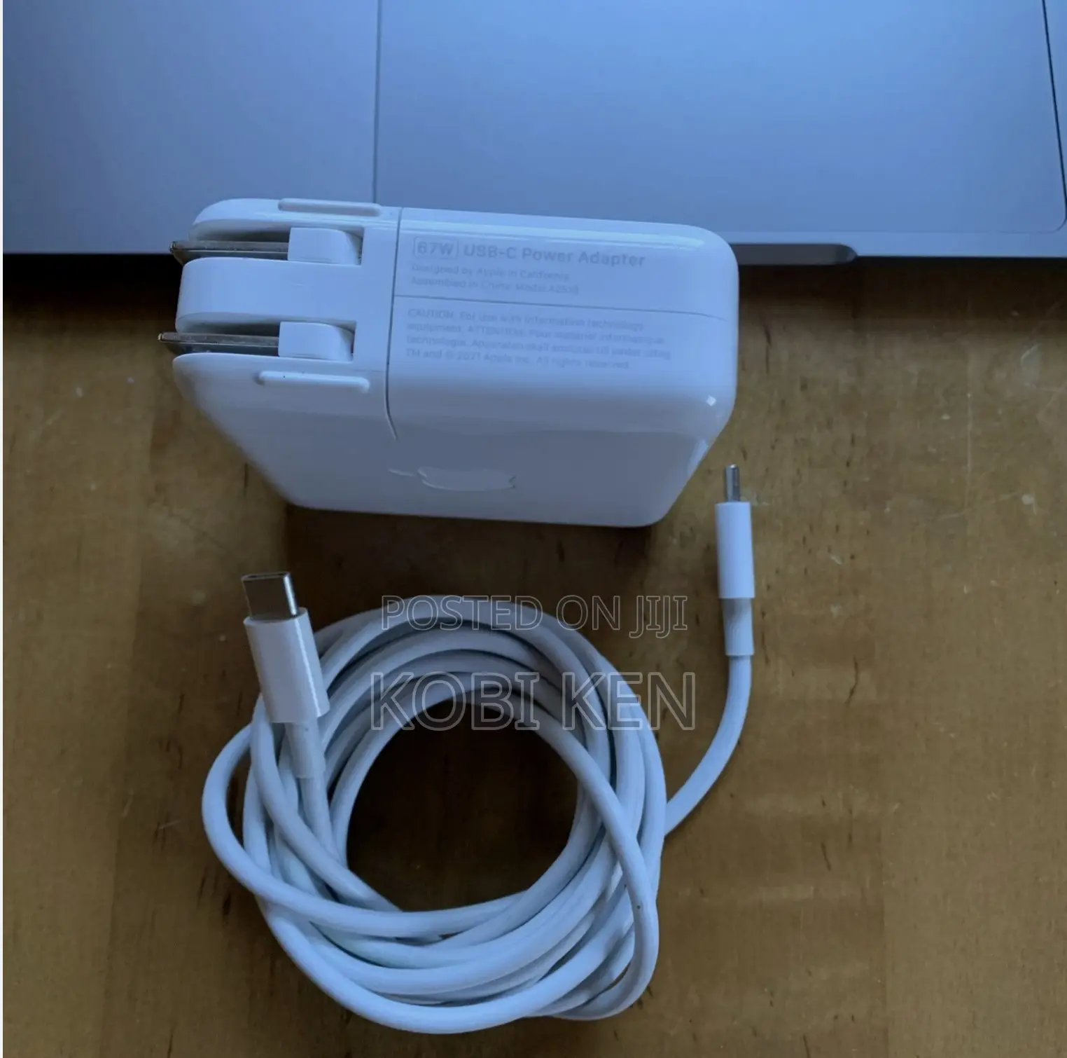 Laptop Apple MacBook Pro 2022 M2 8GB Apple M2 SSD 256GB