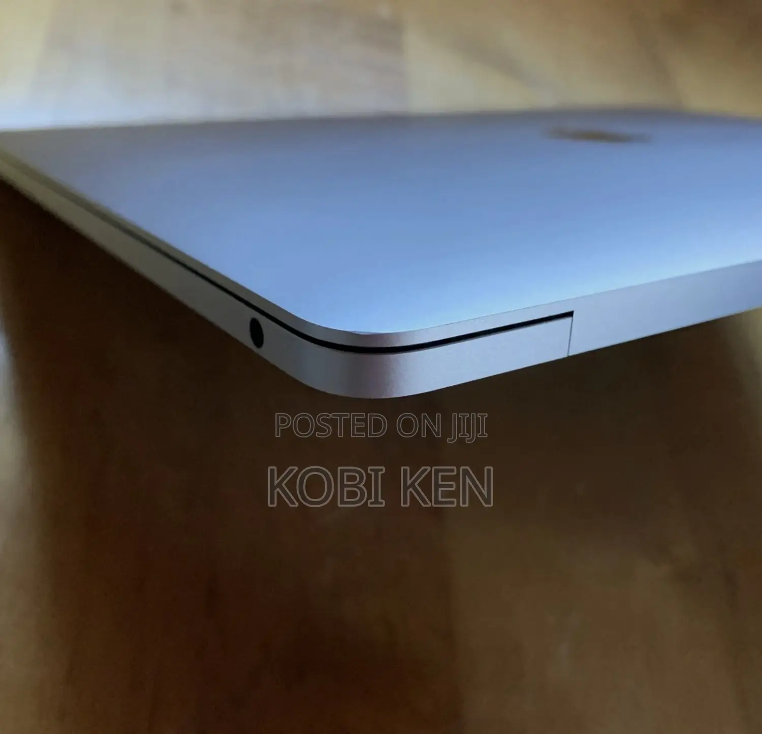 Laptop Apple MacBook Pro 2022 M2 8GB Apple M2 SSD 256GB