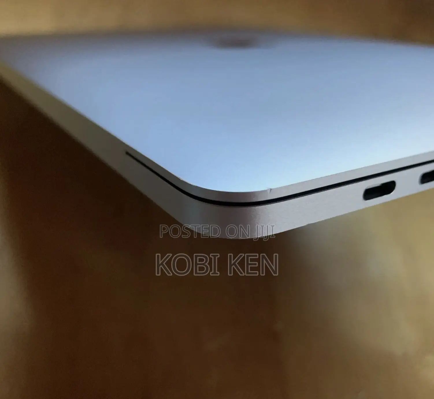 Laptop Apple MacBook Pro 2022 M2 8GB Apple M2 SSD 256GB
