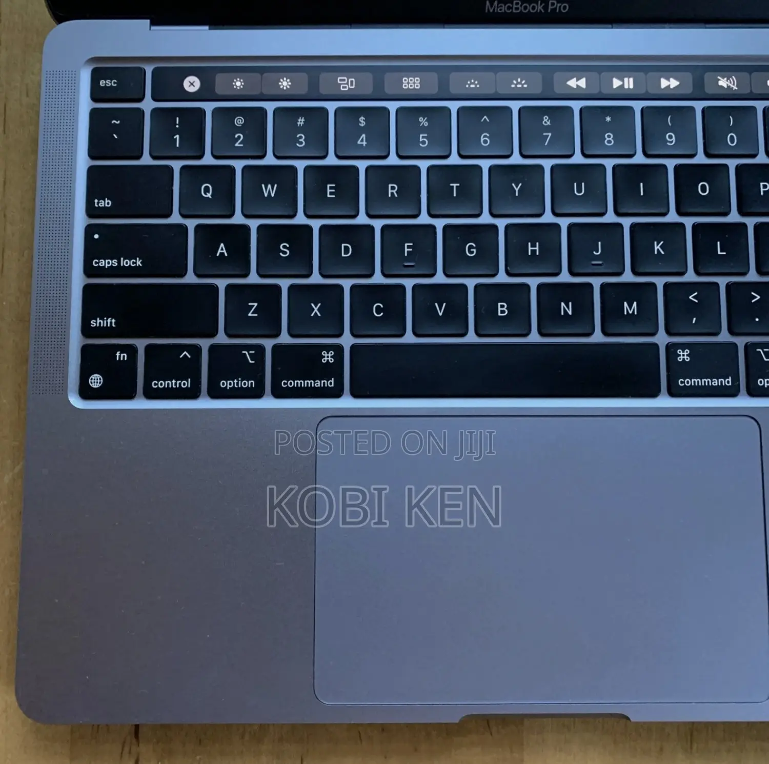 Laptop Apple MacBook Pro 2022 M2 8GB Apple M2 SSD 256GB