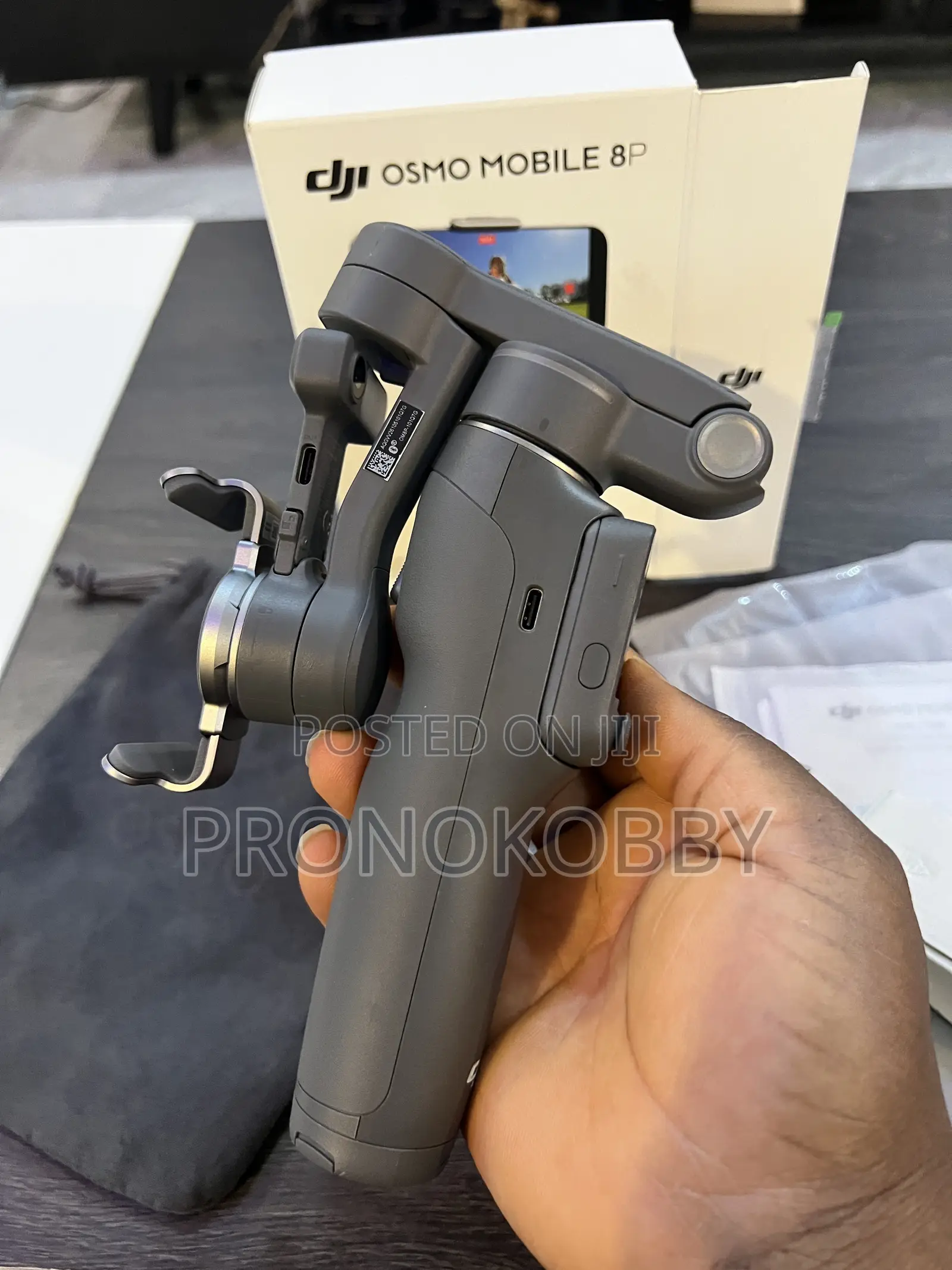 DJI Osmo Mobile 8P Smartphone Gimbal – Smooth Video Stabilisation