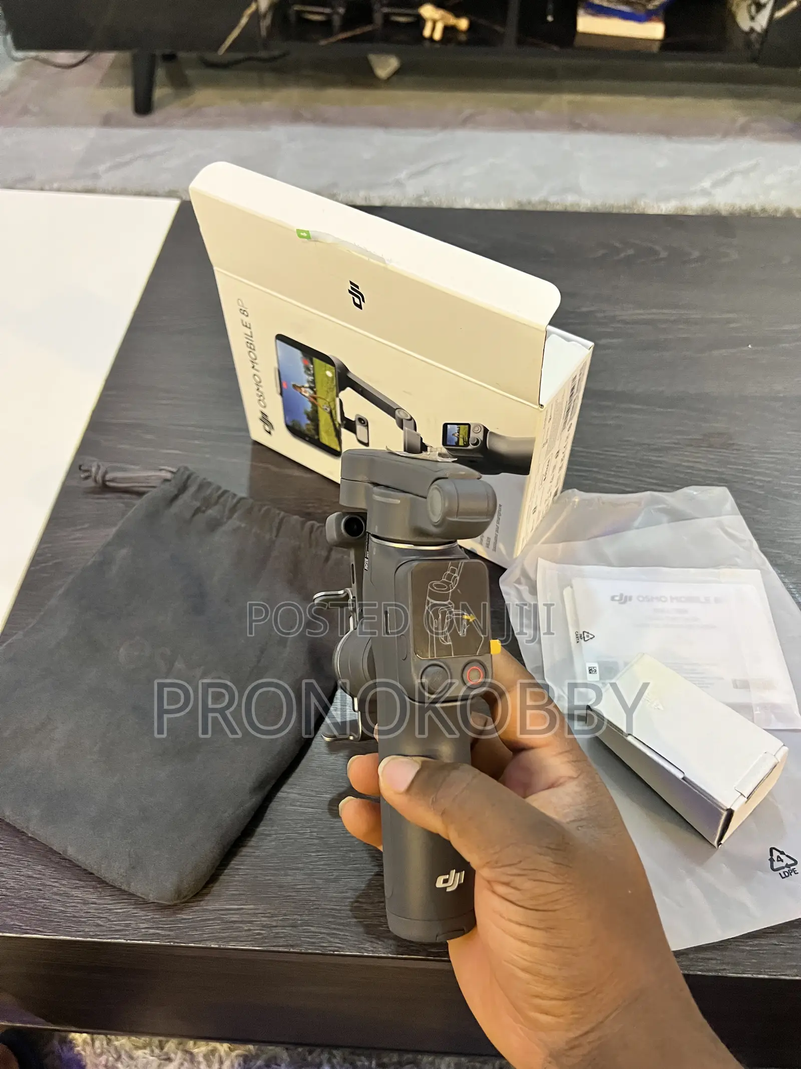 DJI Osmo Mobile 8P Smartphone Gimbal – Smooth Video Stabilisation