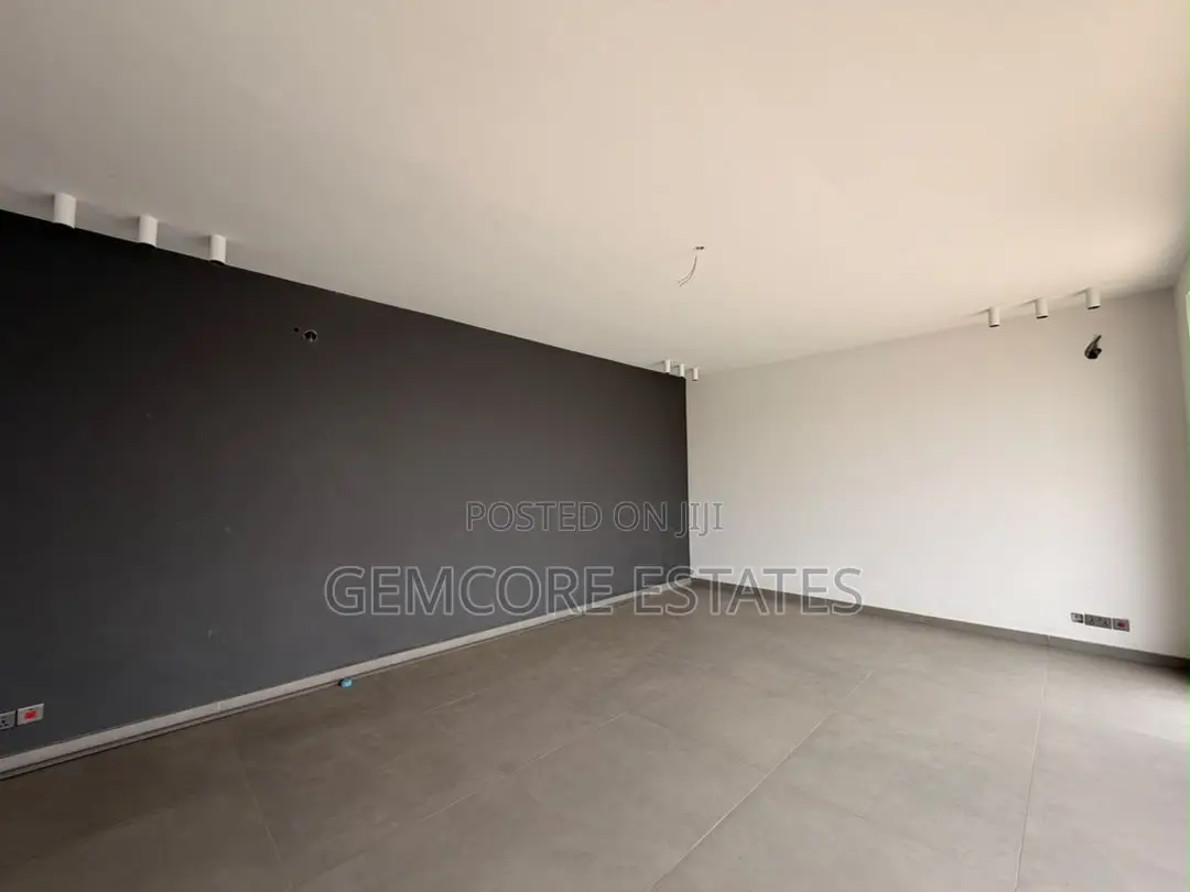 4bdrm House in East Legon Hills, Ashaley Botwe for sale