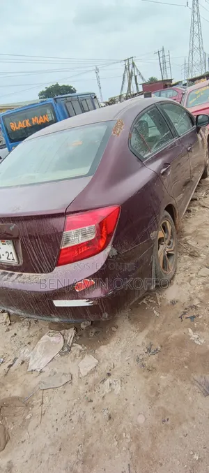 Honda Civic 1.8 5 Door 2012 Burgundy