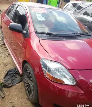 Toyota Yaris 2009 Red
