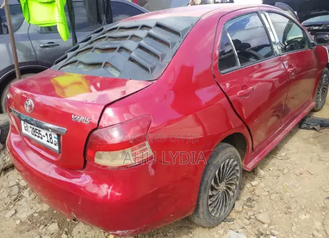Toyota Yaris 2009 Red