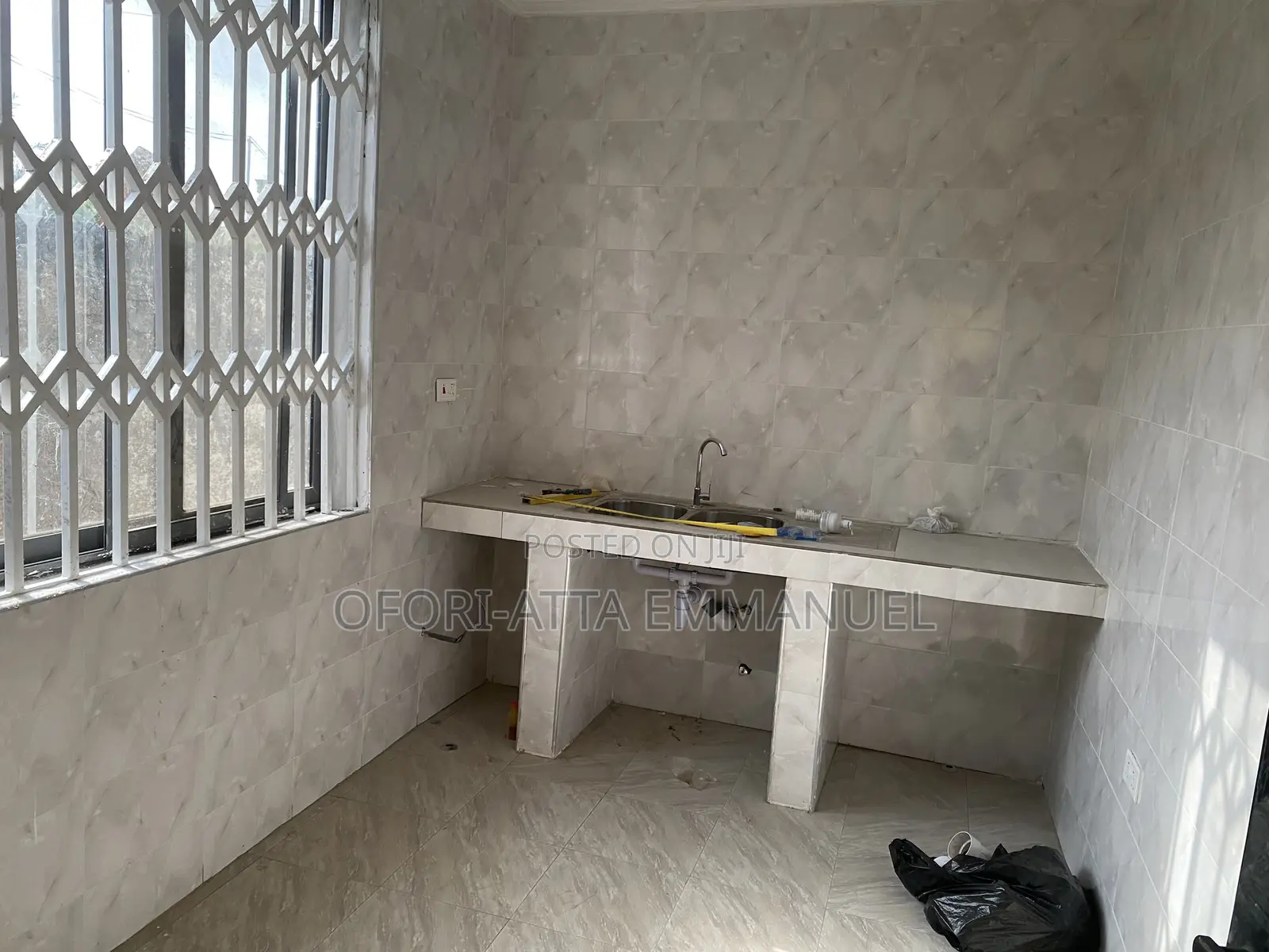 1bdrm Room & Parlour in Amasaman China Mall, Pokuase for rent
