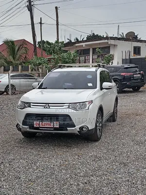 Mitsubishi Outlander SE 4dr SUV (2.4L 4cyl CVT) 2015 White