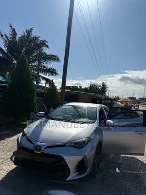 Toyota Corolla SE (1.8L 4cyl 6M) 2018 Silver