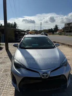Toyota Corolla SE (1.8L 4cyl 6M) 2018 Silver