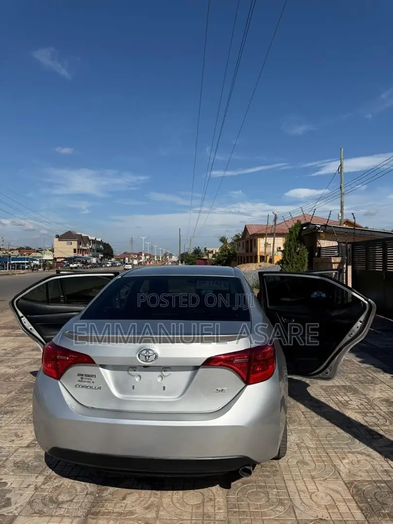 Toyota Corolla SE (1.8L 4cyl 6M) 2018 Silver