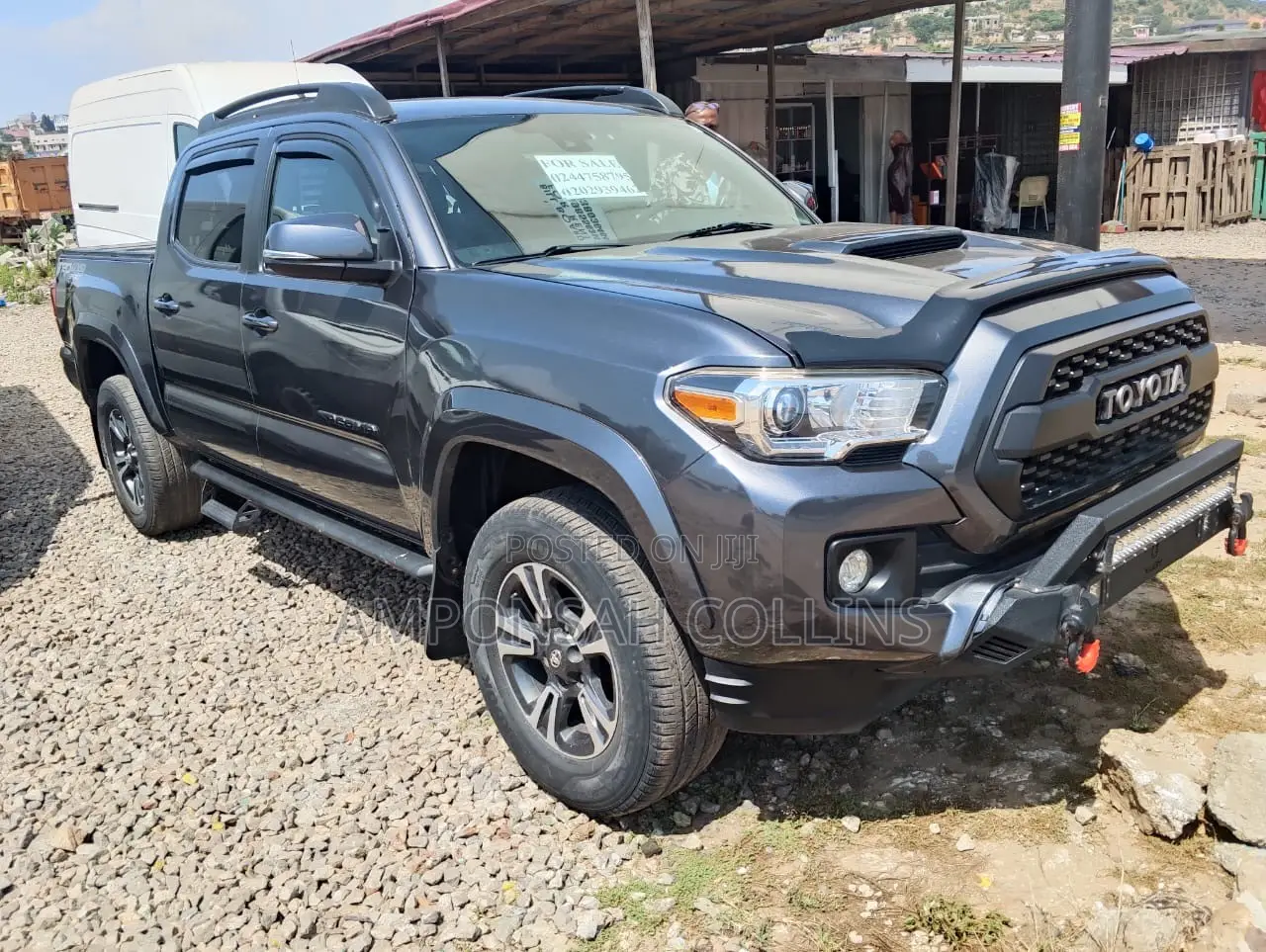 Toyota Tacoma 2018 Gray