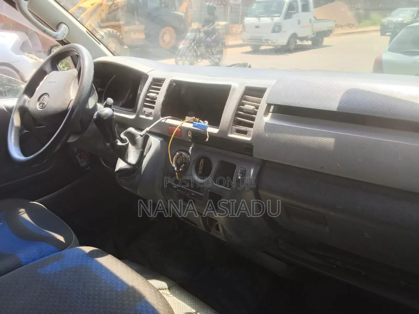 Toyota HiAce 2012 White