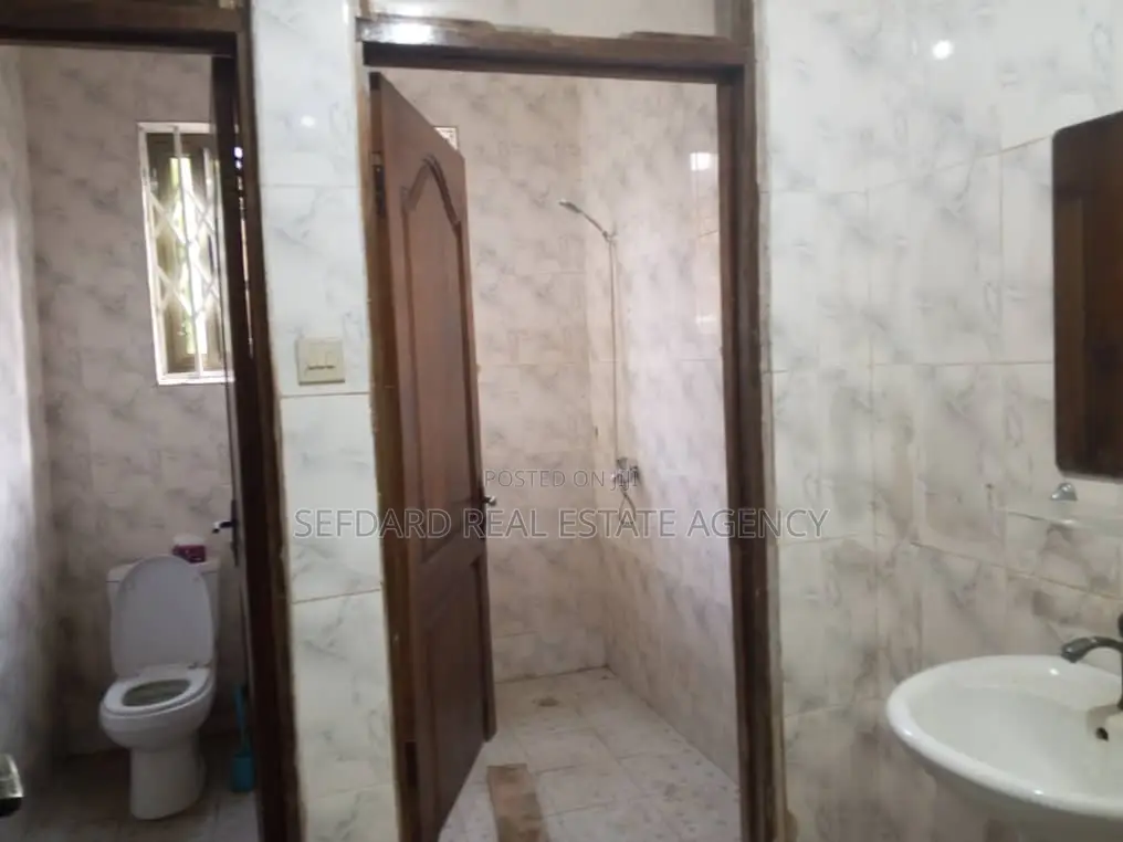 3bdrm Apartment in Sefdard Properties, Pokuase for rent
