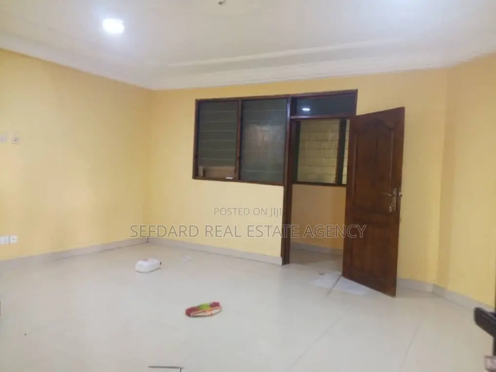 3bdrm Apartment in Sefdard Properties, Pokuase for rent