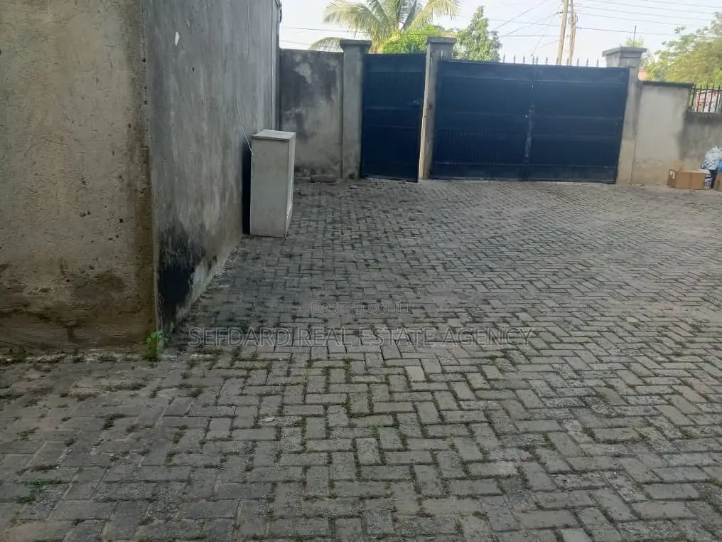 3bdrm Apartment in Sefdard Properties, Pokuase for rent