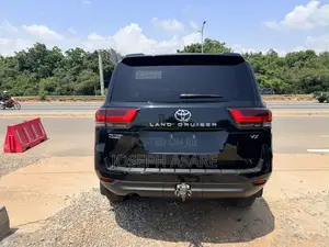 Toyota Land Cruiser 2024 Black