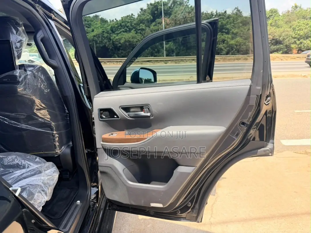 Toyota Land Cruiser 2024 Black