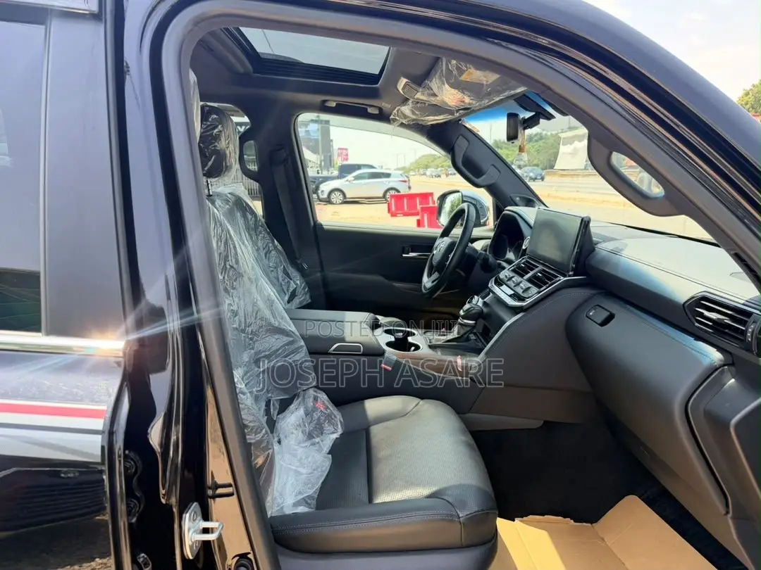 Toyota Land Cruiser 2024 Black