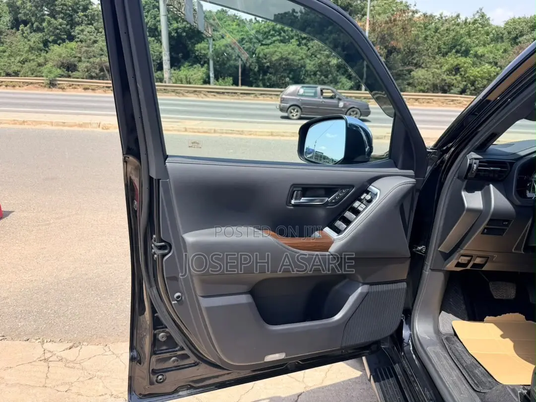 Toyota Land Cruiser 2024 Black