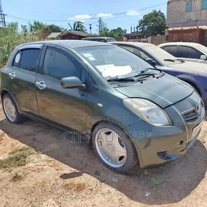 Toyota Vitz 1.0 FWD 3dr 2010 Green