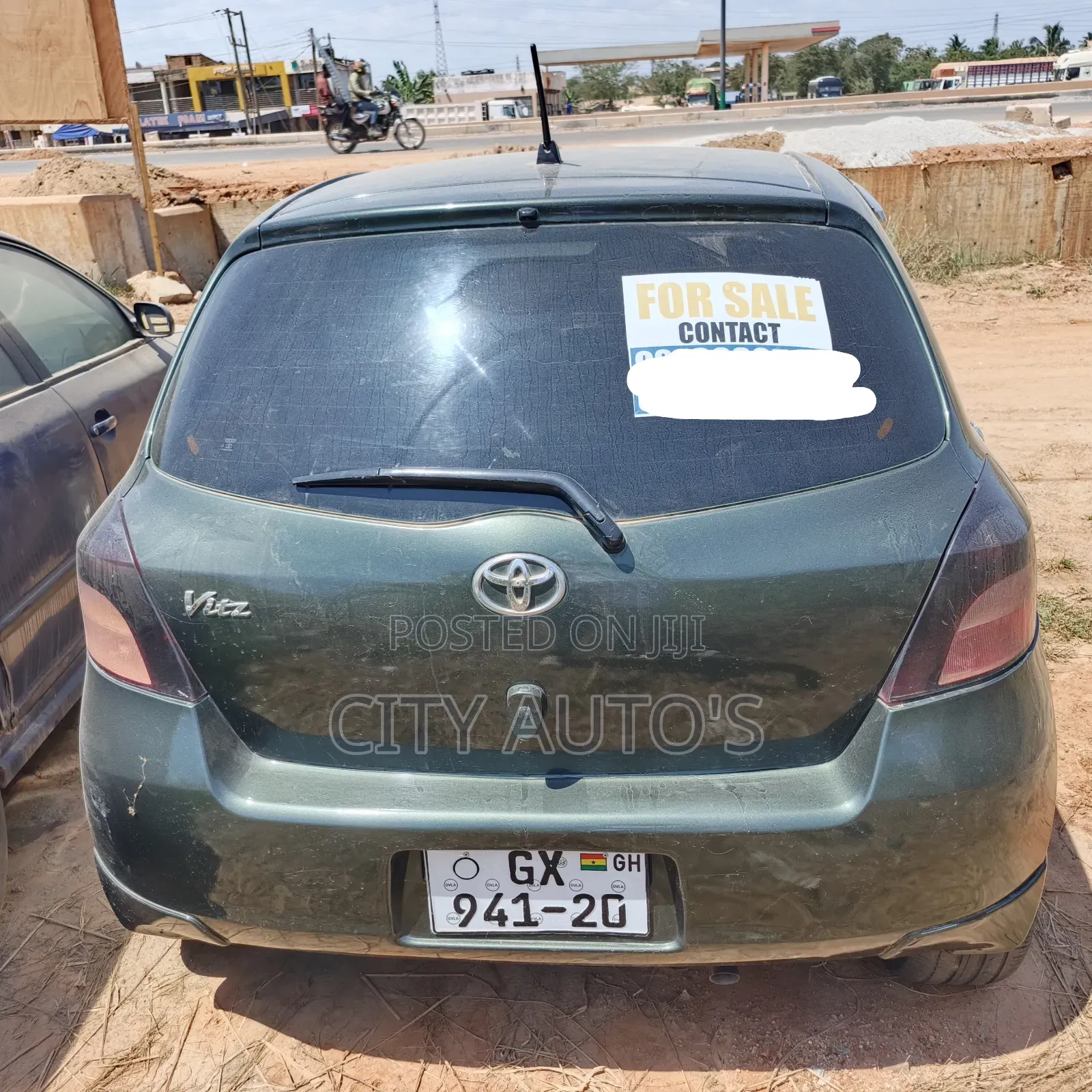Toyota Vitz 1.0 FWD 3dr 2010 Green