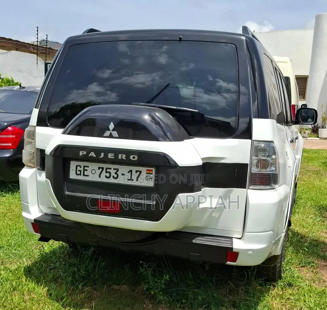 Mitsubishi Pajero 2017 White