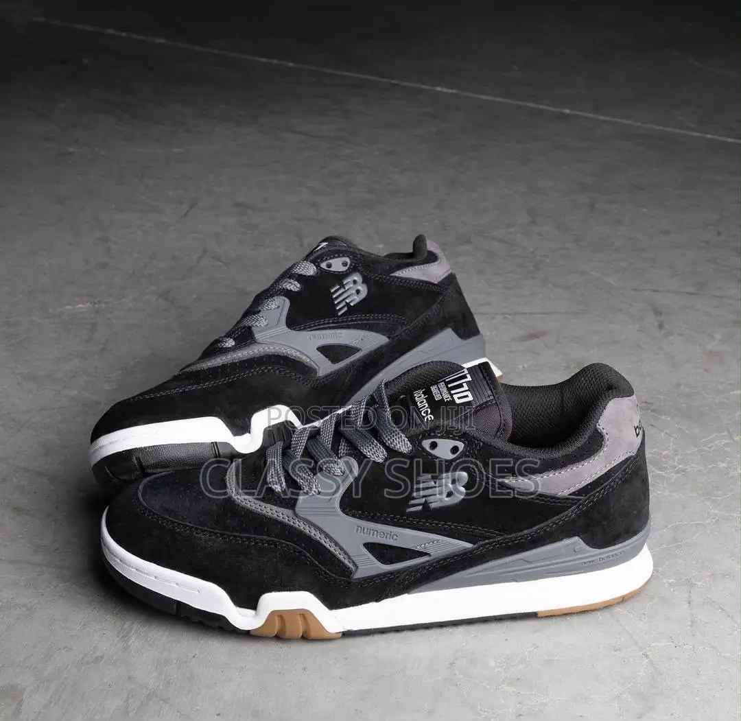 New Balance 600 Black and Ash