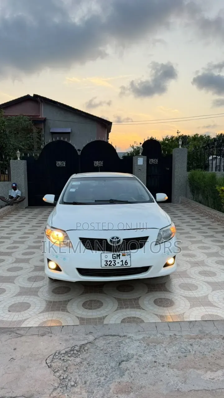Toyota Corolla LE 4dr Sedan (1.8L 4cyl 4A) 2010 White