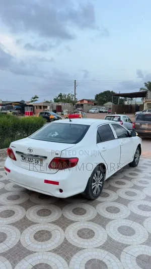Toyota Corolla LE 4dr Sedan (1.8L 4cyl 4A) 2010 White