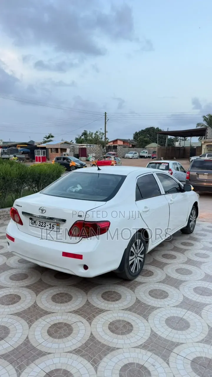 Toyota Corolla LE 4dr Sedan (1.8L 4cyl 4A) 2010 White