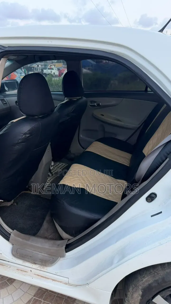 Toyota Corolla LE 4dr Sedan (1.8L 4cyl 4A) 2010 White