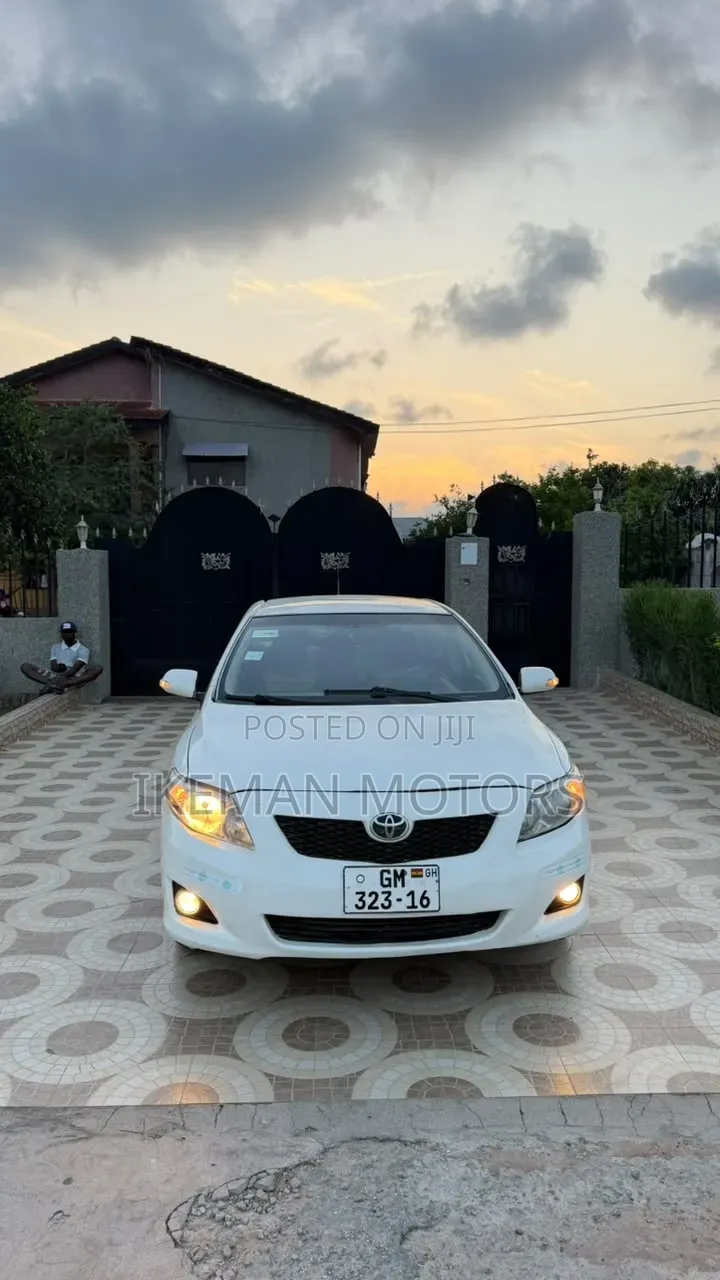 Toyota Corolla LE 4dr Sedan (1.8L 4cyl 4A) 2010 White